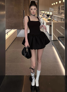 黑色吊带花苞连衣裙女夏日特别漂亮掐腰小裙子夏天赫本风生日短裙