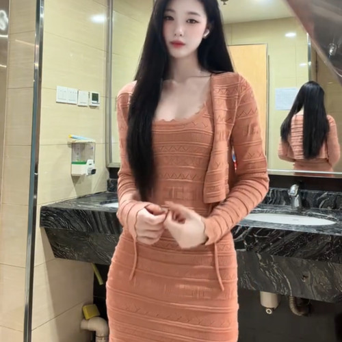 人比花娇镂空包臀吊带连衣裙女2025新款超好看针织开衫两件套