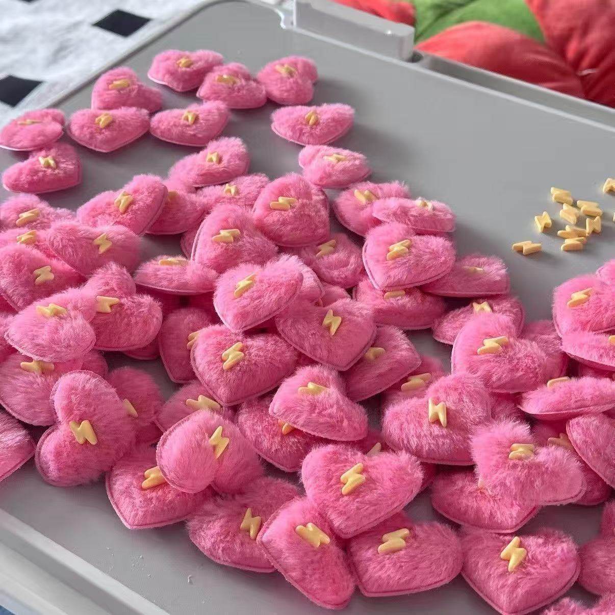 新款十万伏特爱心粉色毛绒发夹少女风时尚百搭气质优雅女头饰,饰品/流行首饰/时尚饰品新,发饰,淘宝优惠券,粉丝福利购,淘宝优惠卷