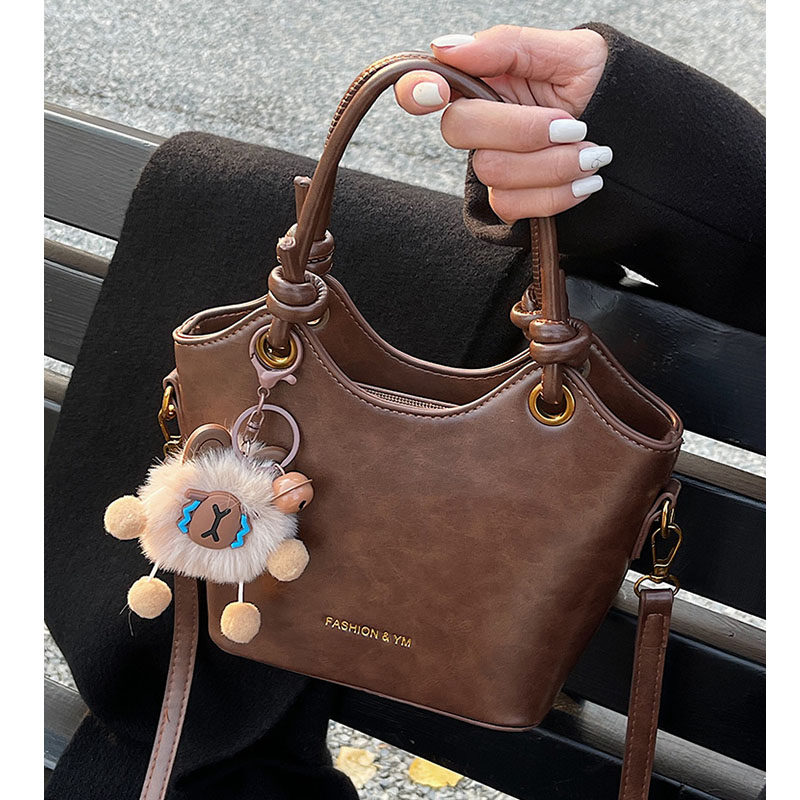 超火复古小包包女式2025新款秋冬百搭单肩斜挎包女休闲手提水桶包,箱包皮具/热销女包/男包,水桶包,淘宝优惠券,粉丝福利购,淘宝优惠卷