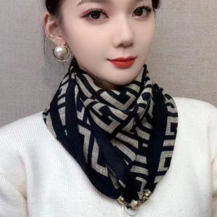 2025新款高级感三角巾时尚磁吸扣小方巾秋冬保暖围脖围巾女丝巾女
