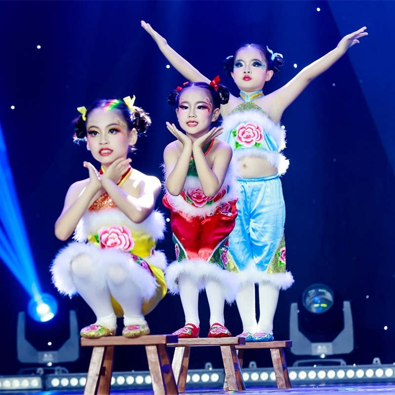 六一喜庆开门红秧歌服妞妞看戏舞蹈服中国梦娃演出服道具小板凳子
