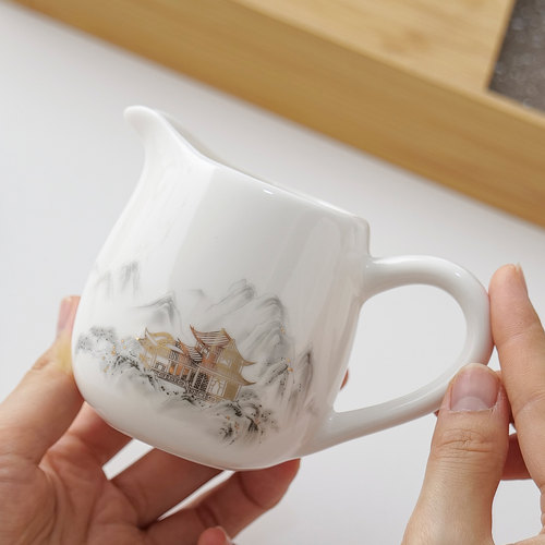白瓷美人公道杯家用陶瓷分茶器