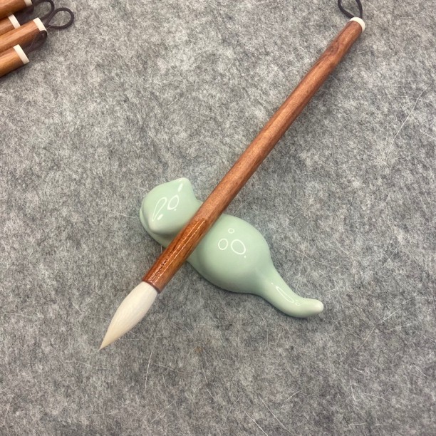 实木纯羊：出锋：3.0cm 口径：0.7cm 适合书写楷书 隶书 篆书 行