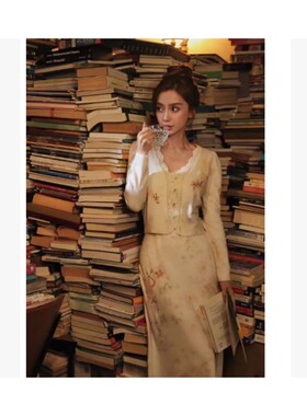 【侯允儿限定】”baby同款“钉珠针织连衣裙GPH68148-1B