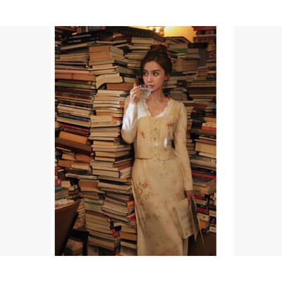 【侯允儿限定】”baby同款“钉珠针织连衣裙GPH68148-1B