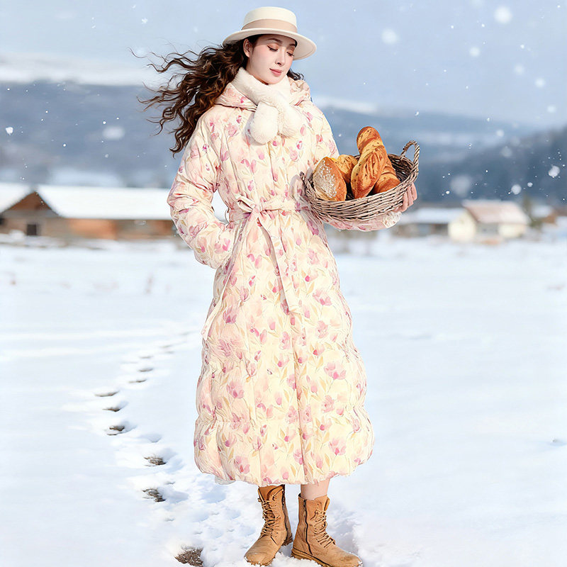 【雪绒花】长款过膝印花羽绒服女冬季连帽加厚保暖白鸭绒系带外套