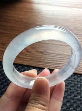 2025翡翠色高冰白色玉手镯石英岩玉冰种白月光手镯水沫冰透圆条美