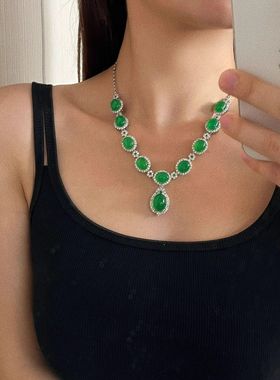 2026天然冰透水润玻璃种蛋面绿玉髓套链晚装链 搭配新中式翡翠色