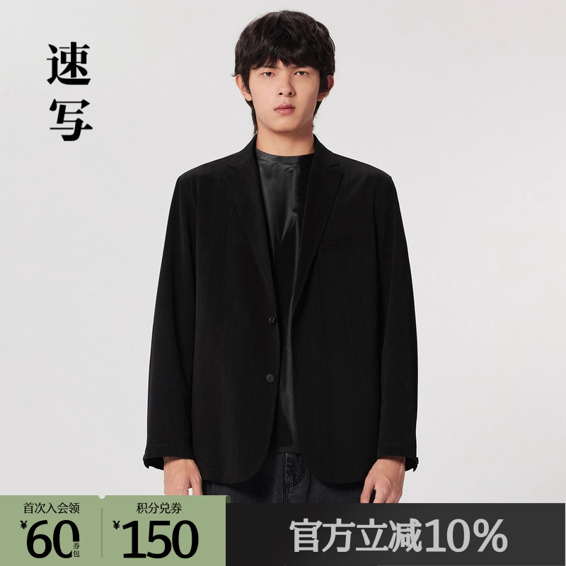 偏合身的版型，上身后比较修身