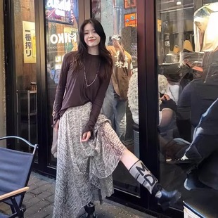 通勤风碎花半裙女 新款 ins甜辣妹穿搭咖色圆领长袖 打底T恤上衣秋季
