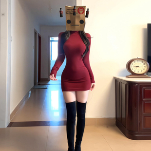 圣诞穿搭高领露背红色连衣裙子女秋冬季性感内搭打底包臀裙高级感