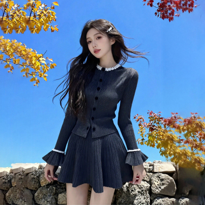 甜美学院风圆领长袖针织连衣裙子女秋冬新款配大衣修身短款A字裙