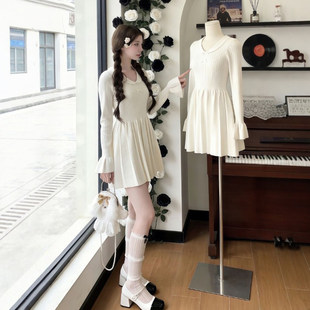 法式小个子温柔风白色针织连衣裙女装春季2026新款收腰修身短裙子