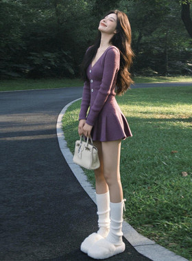 2026新款高级感v领紫色针织连衣裙女春季法式漂亮掐腰包臀短裙子