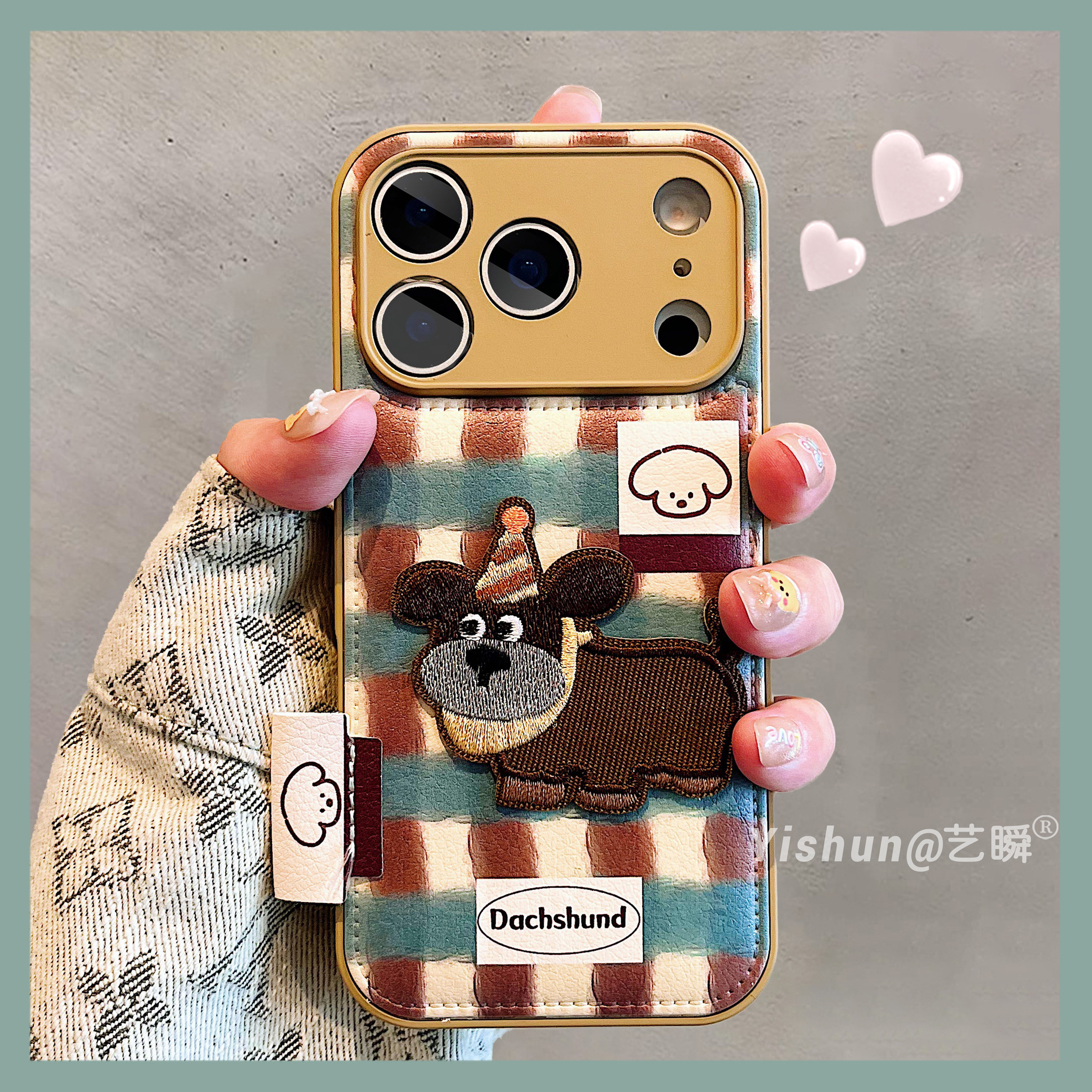 秋冬新款格纹刺绣生日帽哈巴狗适用iPhone17ProMax手机