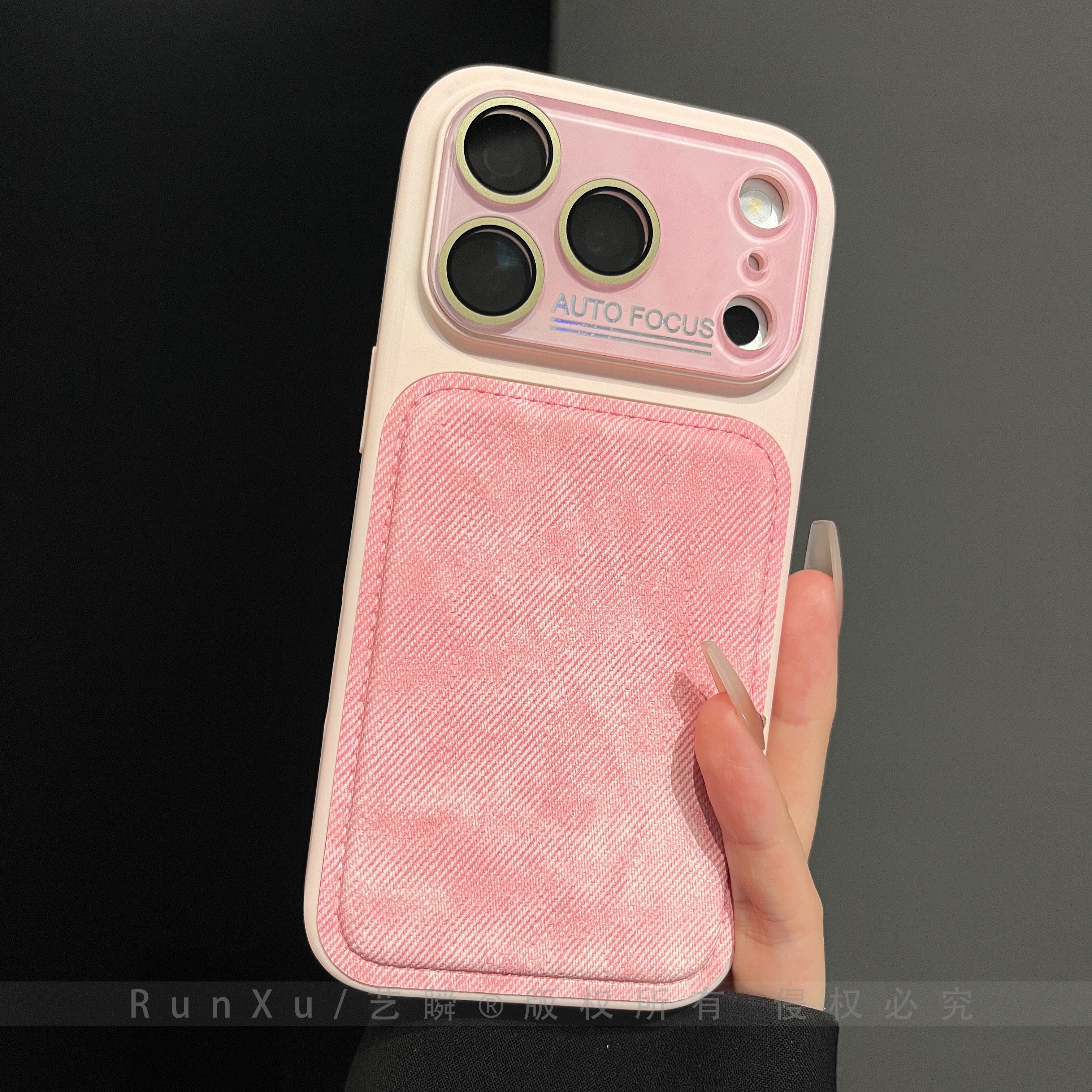 粉色鼓包牛仔布鎏金大视窗适用iPhone17ProMax手机壳苹