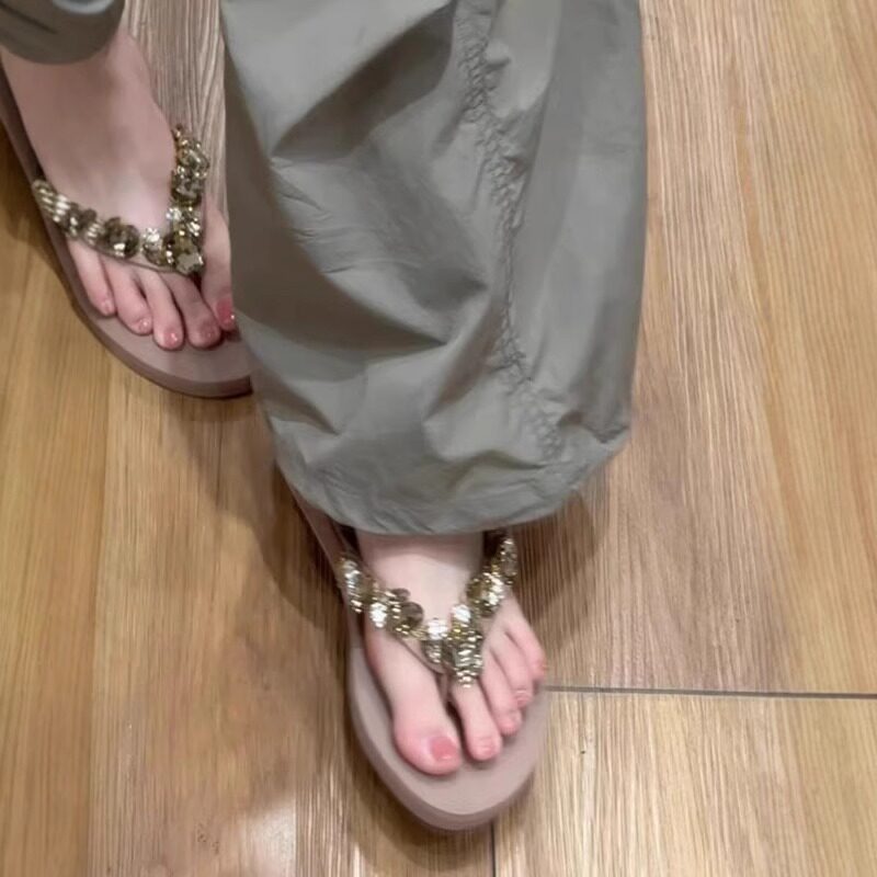 水钻人字拖美到犯规秒变大长腿