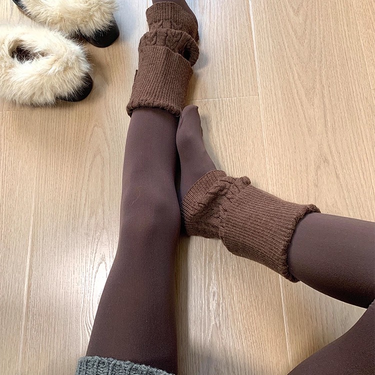 穿腻了灰色系可以试试秋冬栗子袜