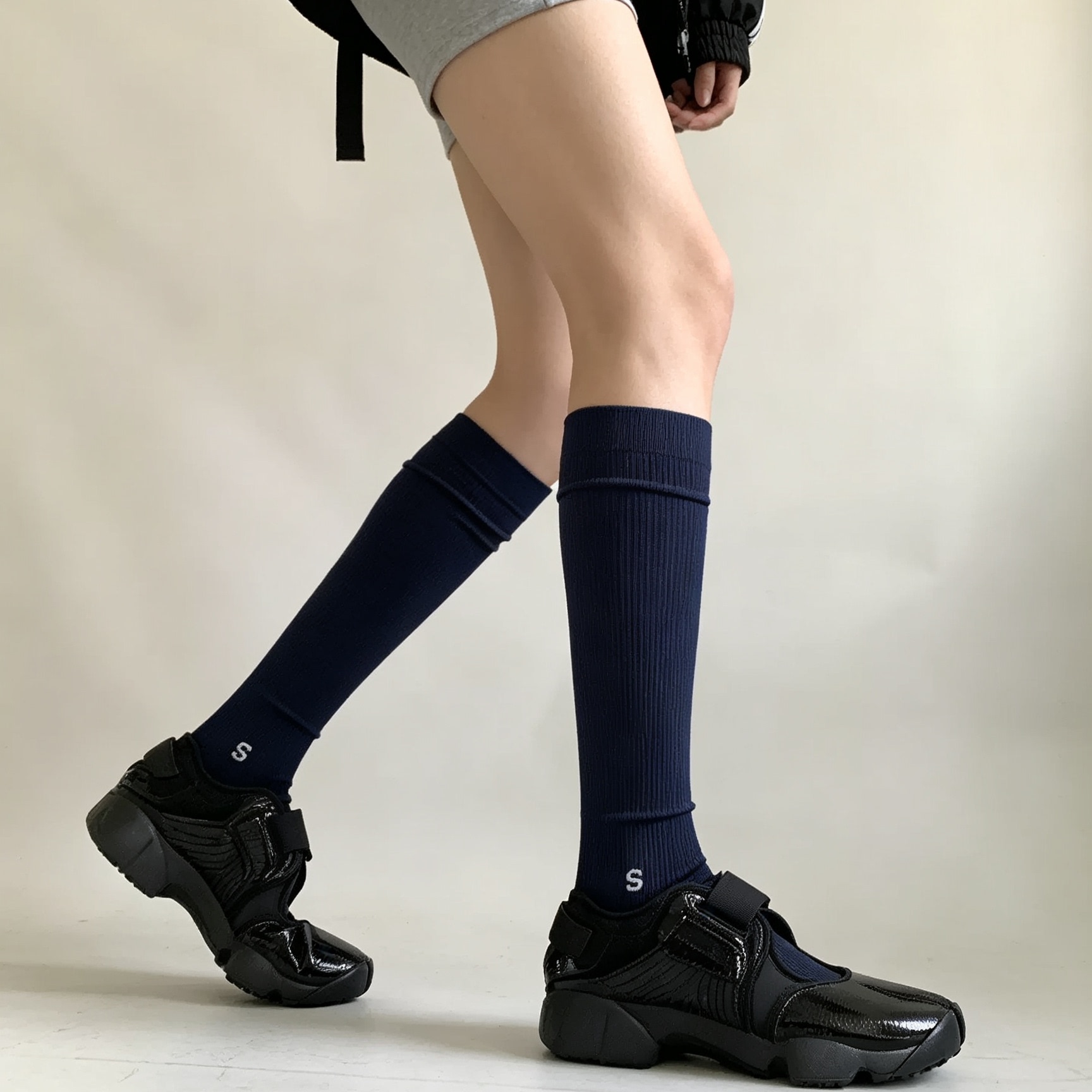骑行跑步bi备竖纹塑形微压小腿袜