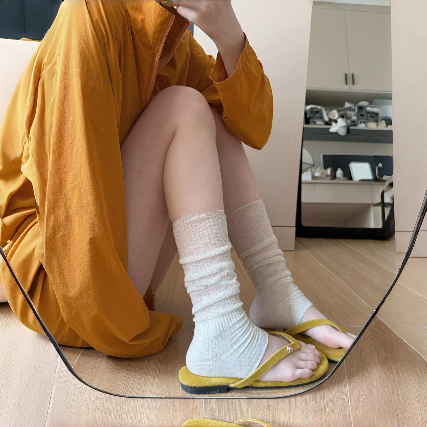温柔巨显白搭配拖鞋绝美袜套女