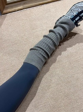 谁懂Leggings+袜套的杀伤力！超修饰腿型 面料亲肤~保暖又时尚！