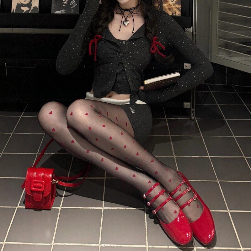 没人告诉我红爱心黑丝袜这么性感