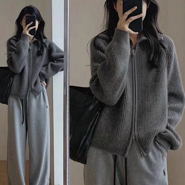 复古灰色翻领针织毛衣开