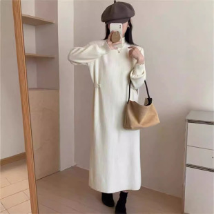 半高领针织打底连衣裙女秋冬新款 设计感简约内搭直筒毛衣长裙 韩版