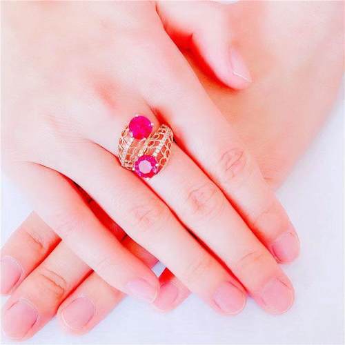 2025心音紫金色戒指女款玫瑰金彩金花边镂空红石戒指精美百搭款