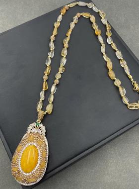 2025新款鸡油黄色蜜蜡水晶项链长款轻奢小众设计感吊坠项链耳饰戒