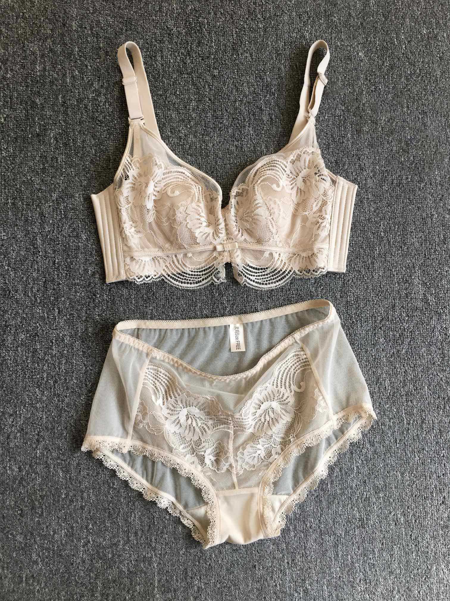 日本w华家乳胶蕾丝水晶杯超薄文胸聚拢收副乳上托调整型内衣套装