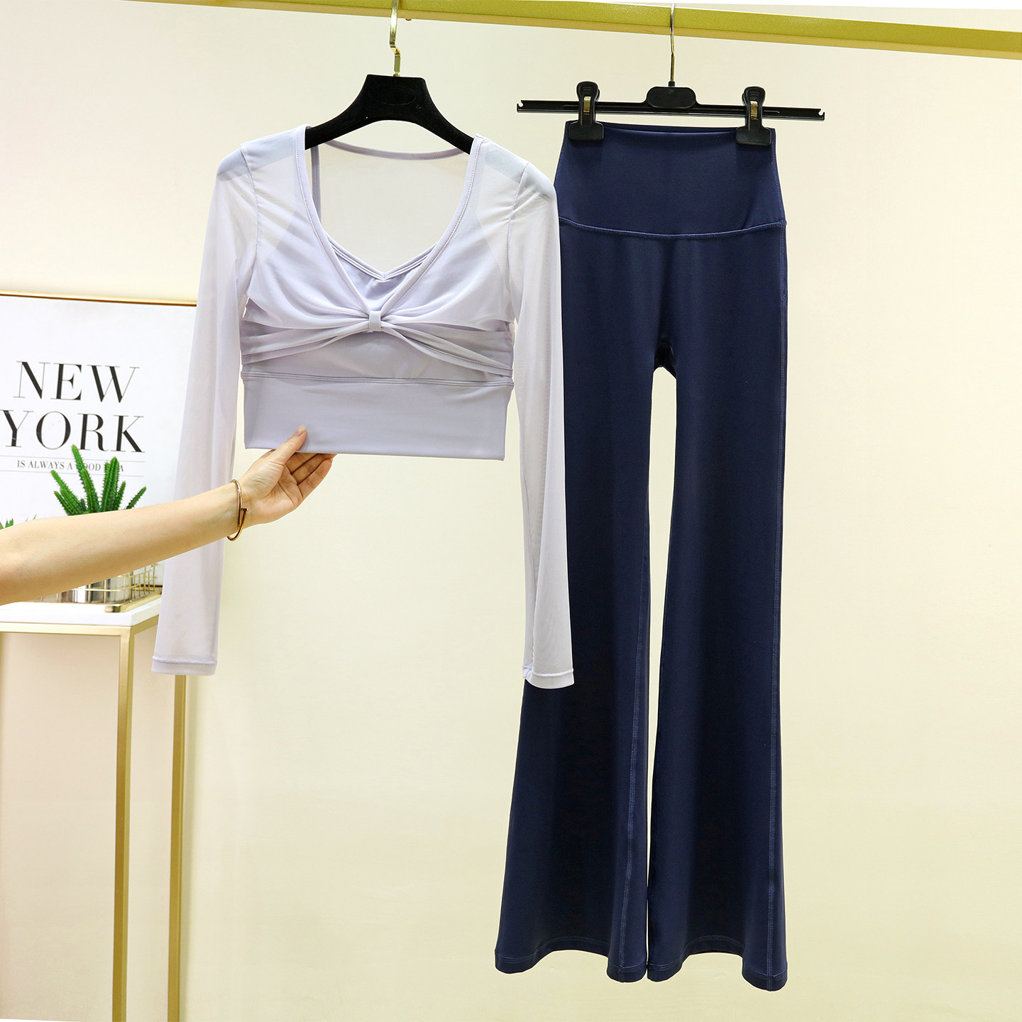 普拉提瑜伽服套装女纯欲风长袖带胸垫网纱上衣显腿长健身微喇长裤,运动/瑜伽/健身/球迷用品,瑜伽套装,淘宝优惠券,粉丝福利购,淘宝优惠卷