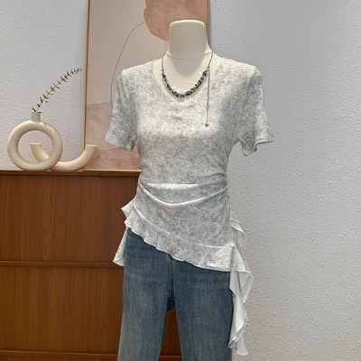 潮牌美式设计感V领短袖t恤女夏季2025年新款时尚百搭修身显瘦上衣