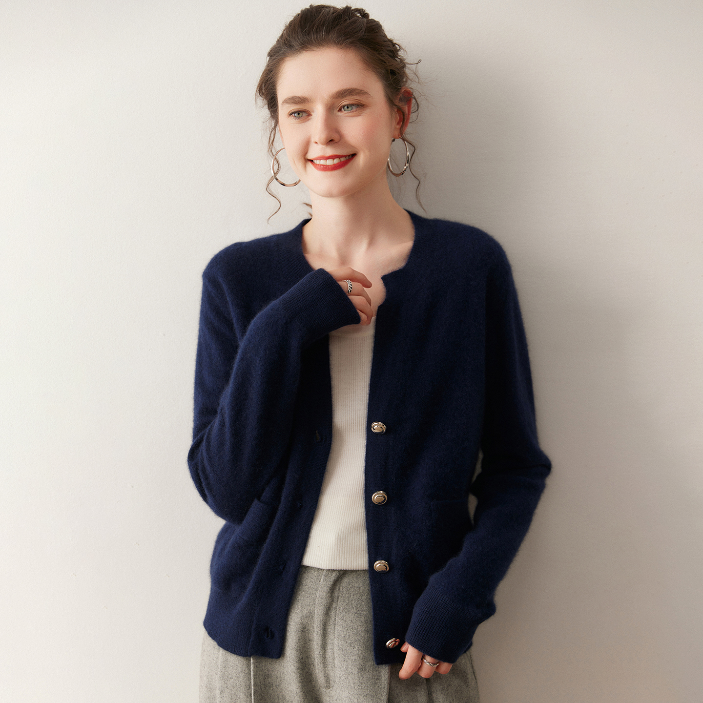 春秋新款圆领羊绒针织开衫女短款小个子配裙子老钱风外搭毛衣外套