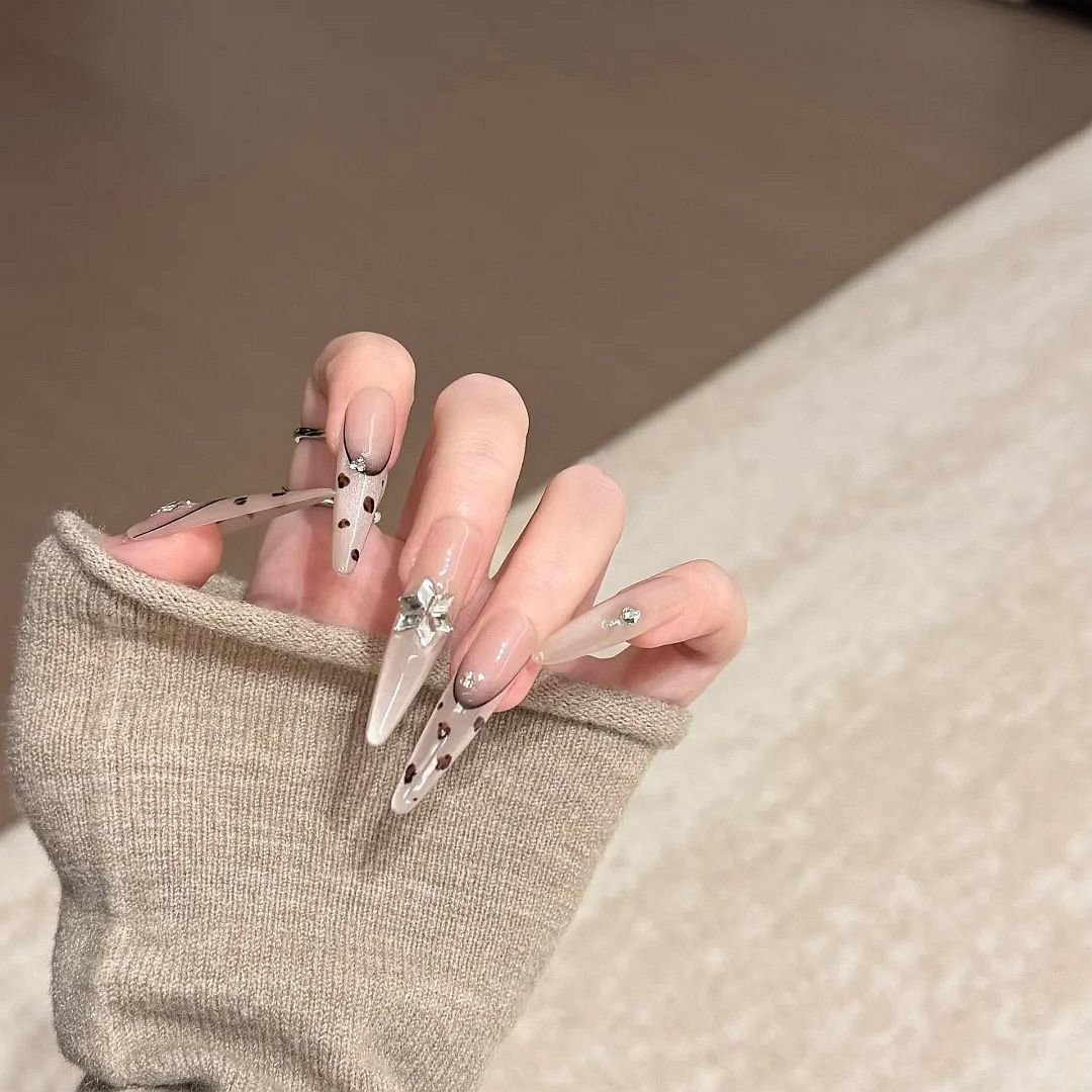 秋冬新款超仙雪花闪钻法式豹纹穿戴贴片气质爆闪高级显白辣妹美甲