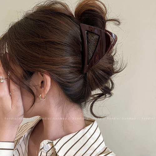 别看小！巨能抓三角盘发鲨鱼夹