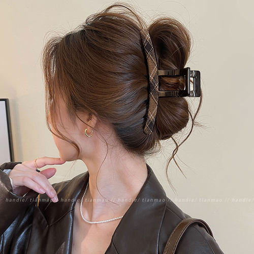 气质格纹抓夹女高级感