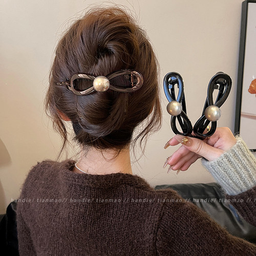 简约即高级！蝴蝶珍珠一字扭扭夹