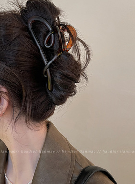 气质哑光大号爱心抓夹女秋冬后脑勺发夹高级感2025新款鲨鱼夹头饰