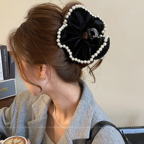 显发量丝绒珍珠头发抓夹女高级感鲨鱼夹2025新款气质后脑勺盘发夹