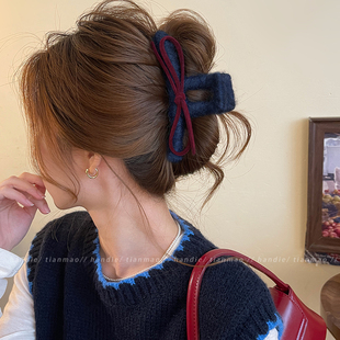 秋冬高级感毛绒蝴蝶结抓夹女后脑勺大号鲨鱼夹撞色百搭发夹盘发饰