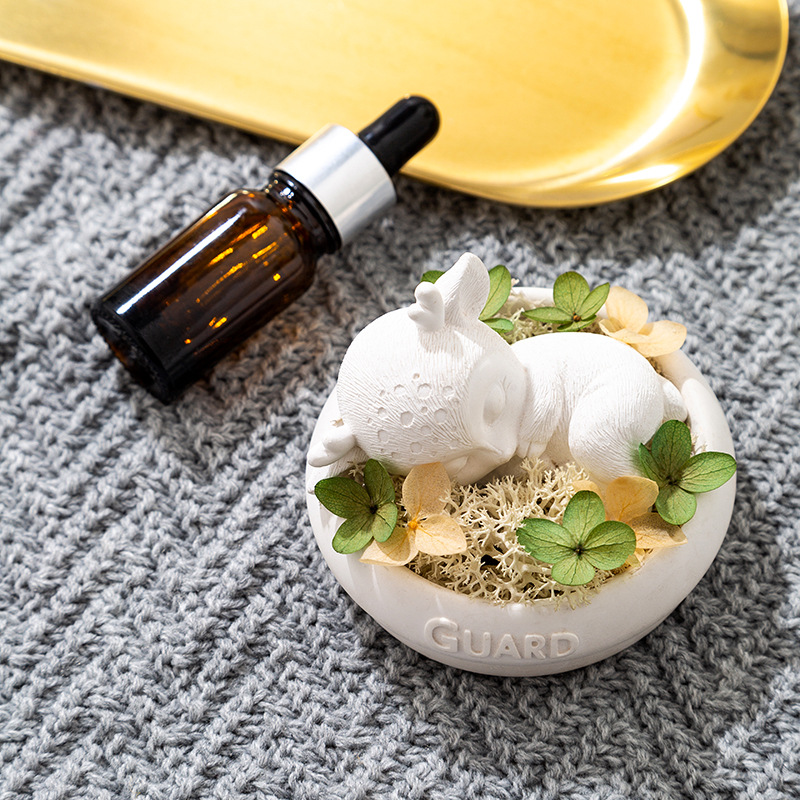 车载香薰固体香膏淡香卡通香水车用摆件热销少女香氛汽车摆件