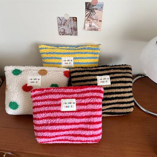 4123 ins风冬季毛绒化妆包彩色波点大容量旅行护肤化妆品收纳包女