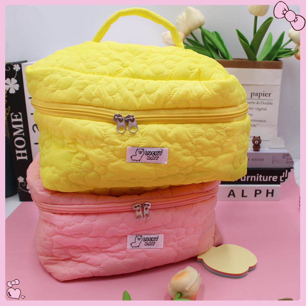 新款软绵绵花朵手提化妆包马卡龙色便携大容量护肤品收纳包