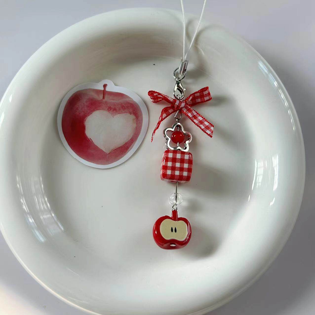 原创可爱红萍果吊坠串珠咕本链卡册手机链挂件闺蜜配饰礼物