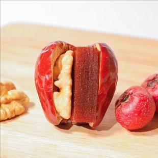 酸甜抱抱果新疆和田大枣夹核桃仁零食和田大枣夹山楂糕解馋追剧品