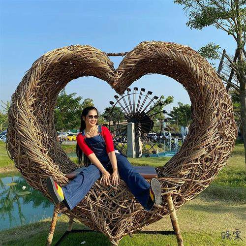 鸟巢窝拍照岛网红鸟巢庭院民宿户外秋千悬挂室内打卡婚纱爱心山区