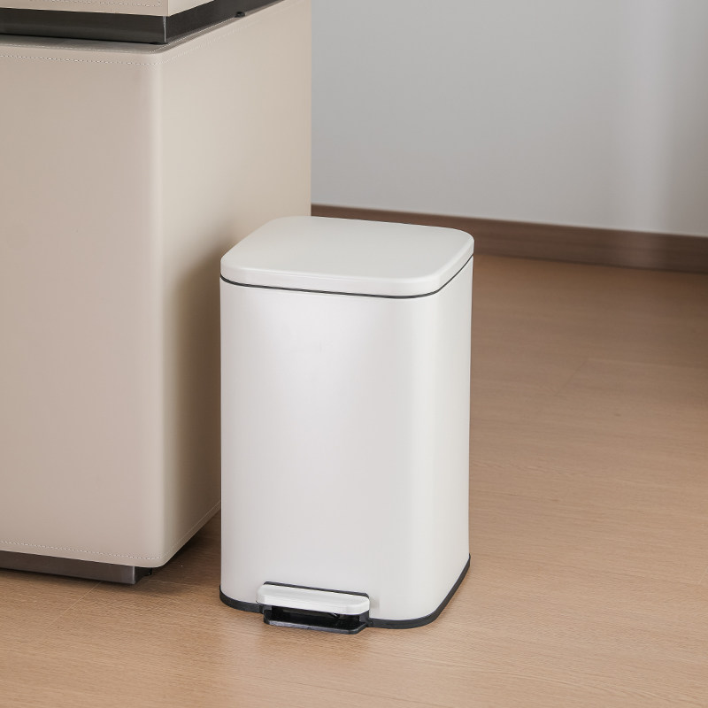 客厅垃圾桶家用简约不锈钢新款脚踩大号厨房带盖子高档轻奢化妆室