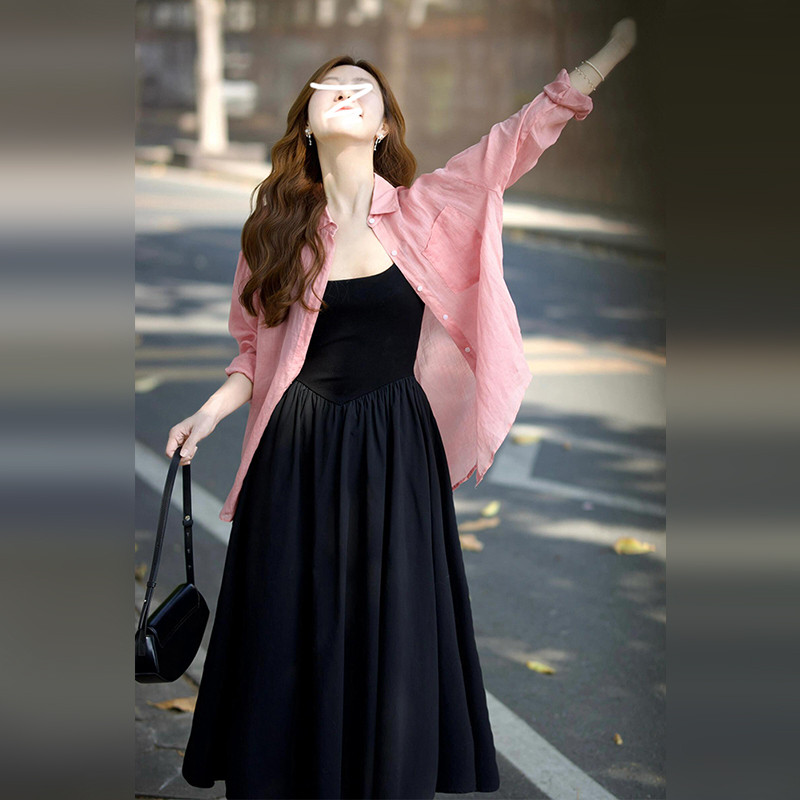 粉色慵懒风防晒宽松长袖衬衫女春夏季欧货收腰吊带连衣裙两件套装